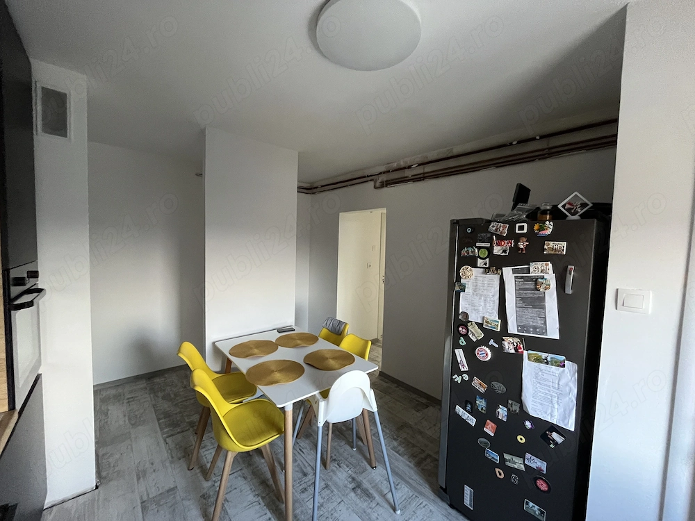 Apartament cu 3 camere, 2 băi, decomandat, etaj 2 din 4