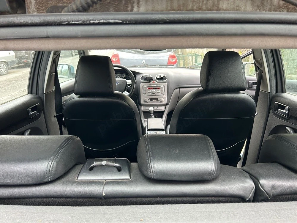 vand ford focus 2010