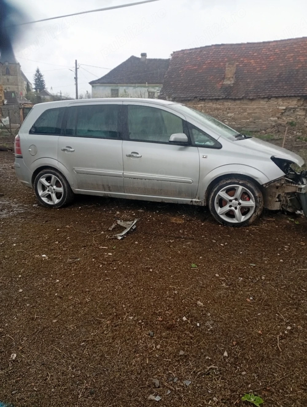 vînd Opel Zafira b pentru piese 