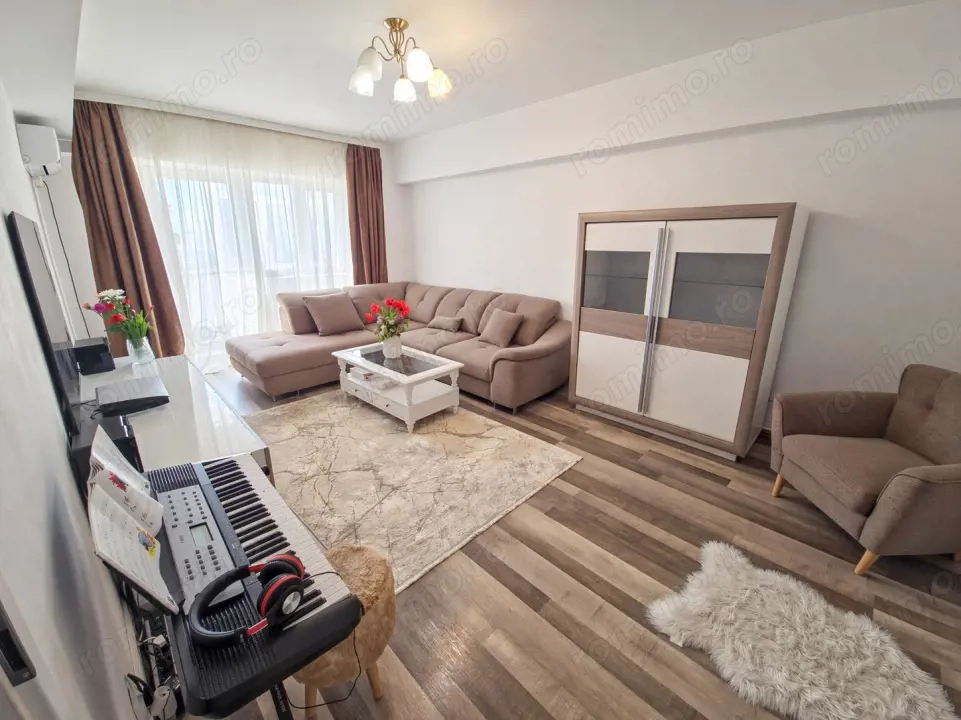 Apartament 3 camere, decomandat, 76 mp, zona Calea Bucuresti - Piata Centrala