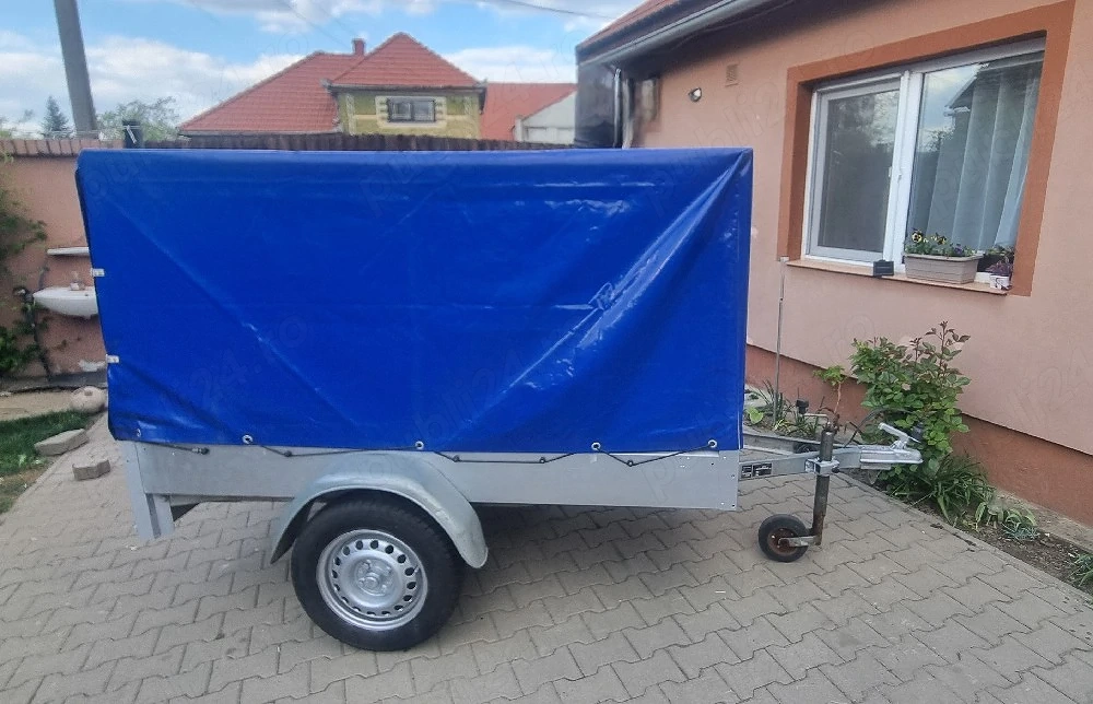 Remorcuta de 750 kg stema