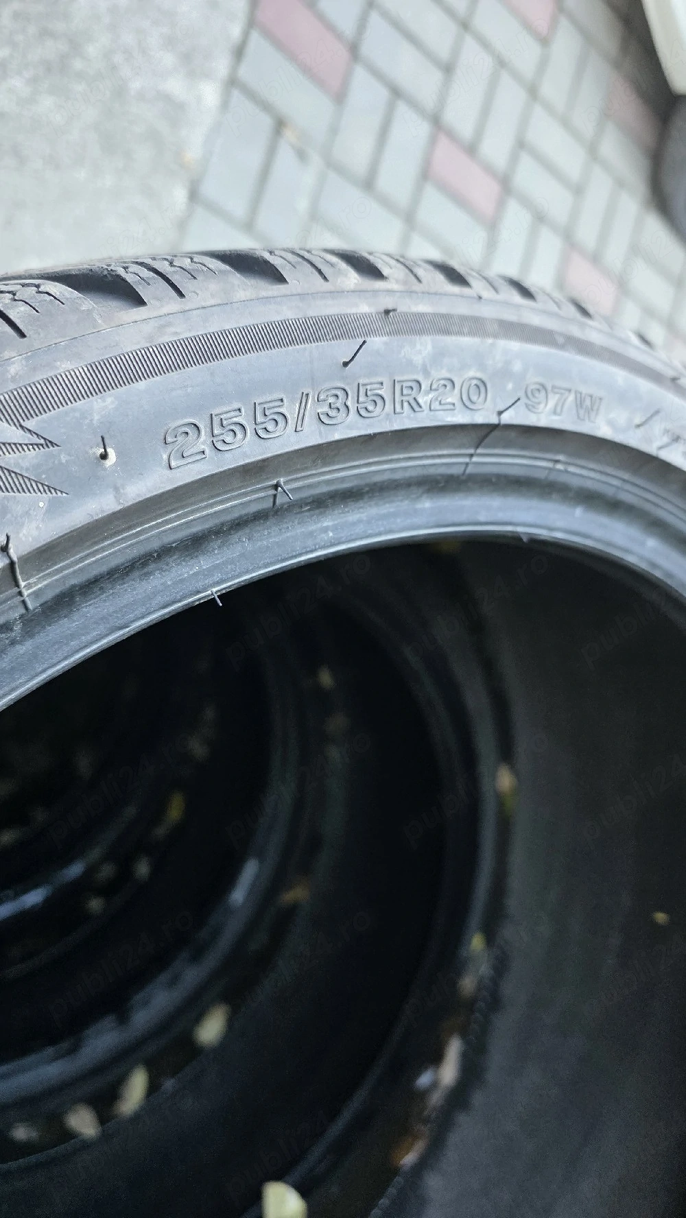 Vând 4 anvelope Bridgestone