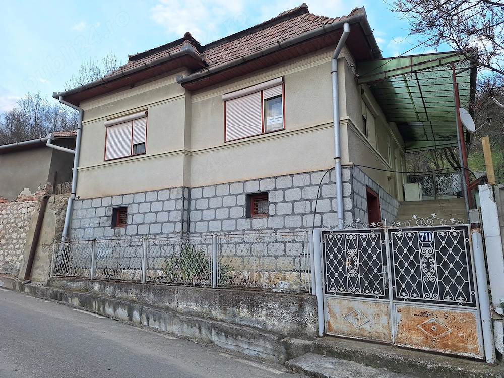 Casă de vânzare în Livezile Alba 70000  negociabil