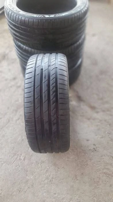 Vând cauciucuri de vară, dimensiune 235/40 R18, în stare bună.