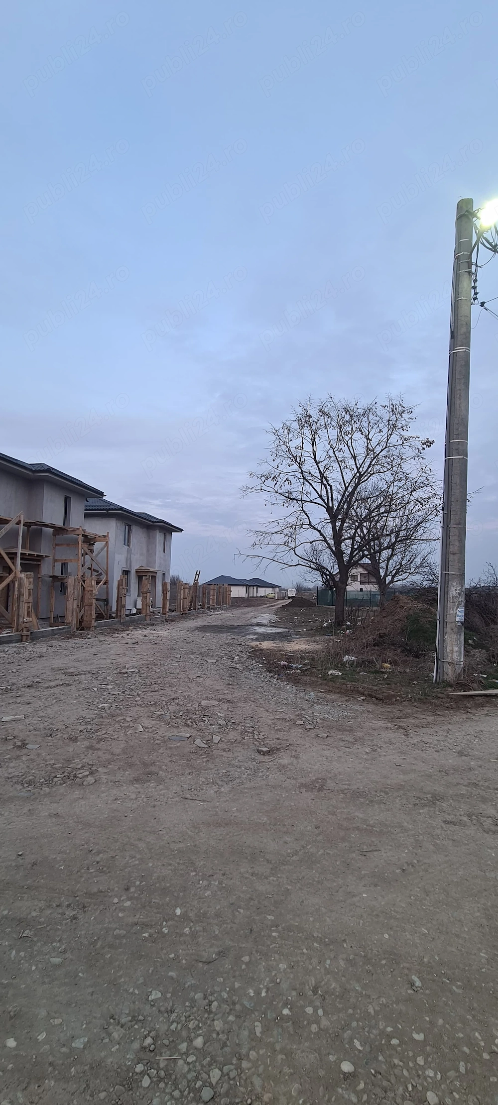 TEREN 490 mp CENTRU Clinceni 24 m x 20 m  Zona dezvoltata