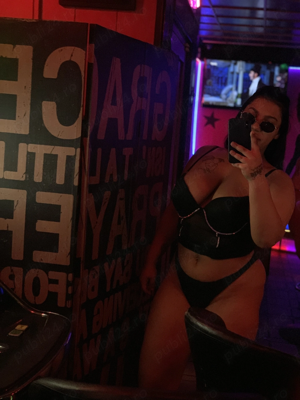 Noua in zona  La tine  sau la hotel 