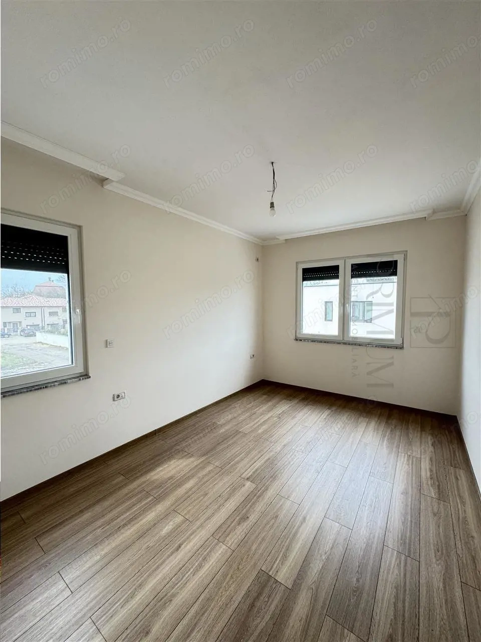 BRAYTIM - 2 CAMERE - ETAJUL 1 - RULOURI ELECTRICE - PARCARE INCLUSA - FINISAJE DE TOP