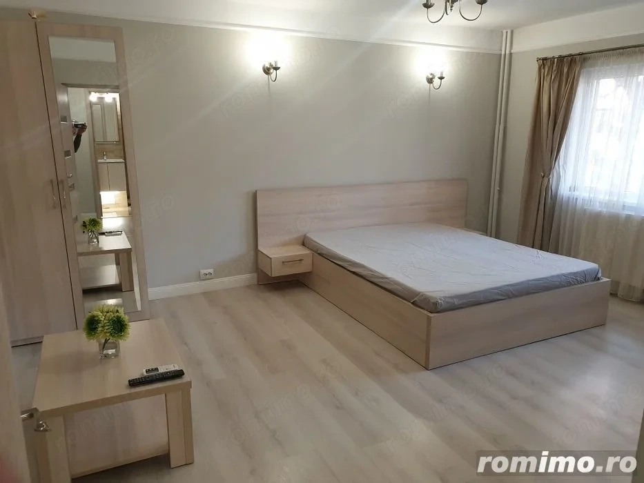 Apartament o camera decomandat  - Dacia 