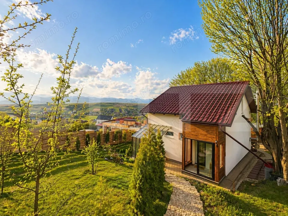 Casă individuală-panoramă superbă, teren 900 mp–liniște si aer curat in Salicea