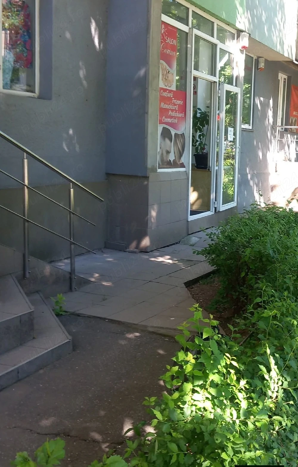 Ofer spre închiriere spatiu comercial