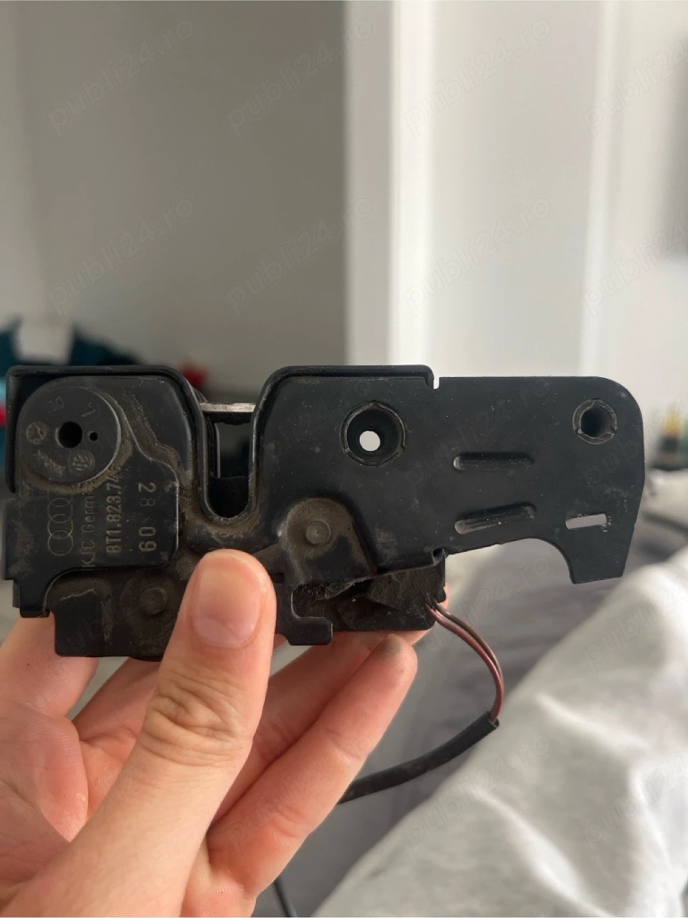 Încuietoare capotă Audi A4 B8 