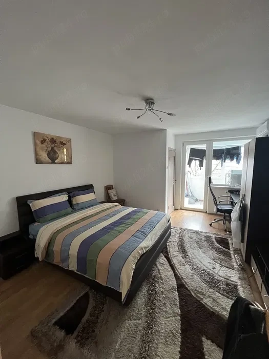 garsoniera dristor-metrou la scara blocului-modern