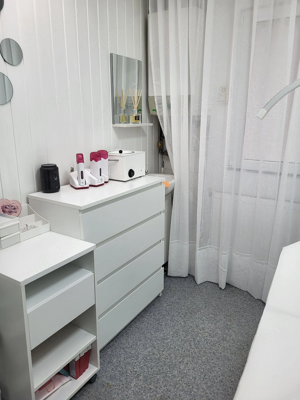 Inchiriere post, camera pentru servicii de Coafor, Cosmetica