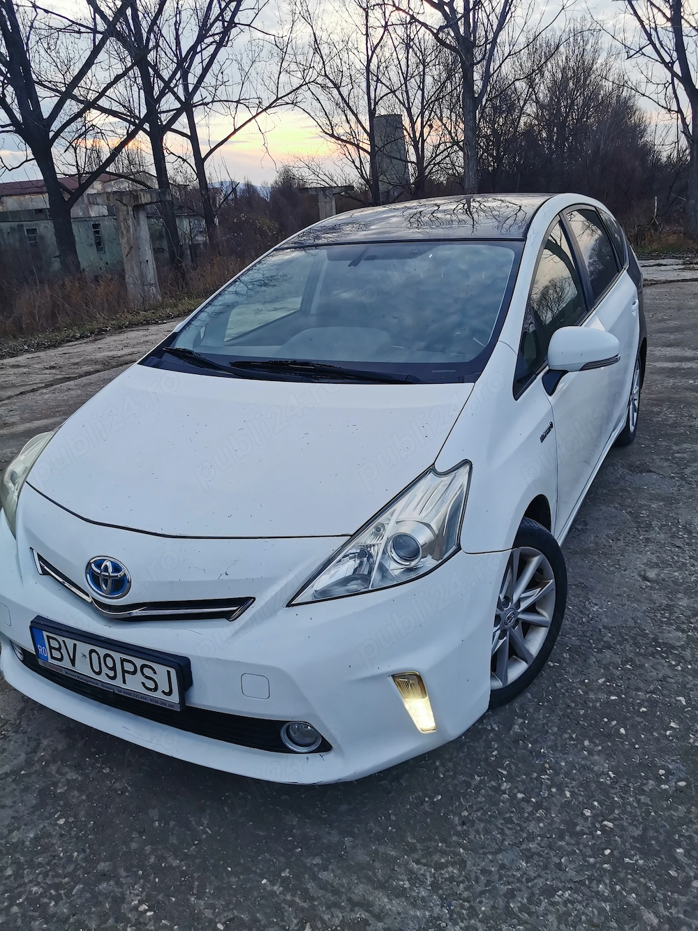 vand urgent Toyota Prius Plus 2012 septembrie varianta full modelul Lounge  