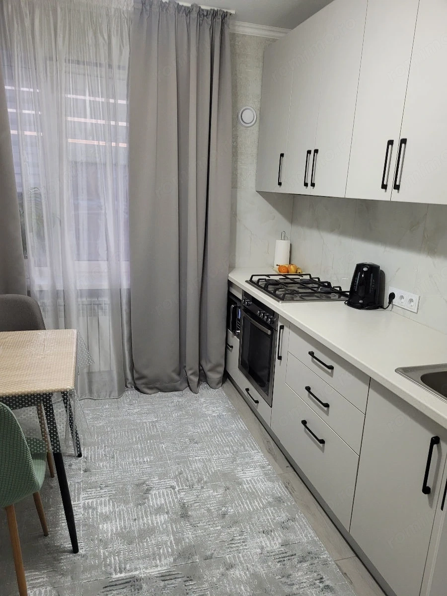 Apartament cu 2 camere de închiriat în Apărătorii Patriei