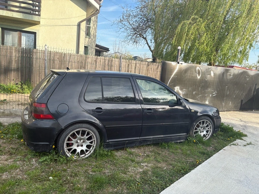 Vand   Dezmbembrez Golf 4 1.6 benzina