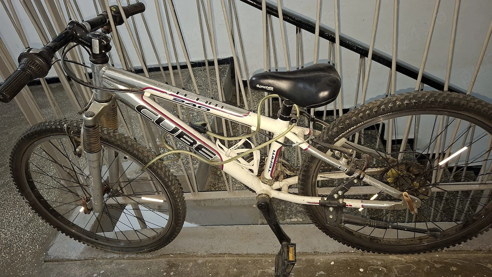 Bicicleta CUBE - 24 inch