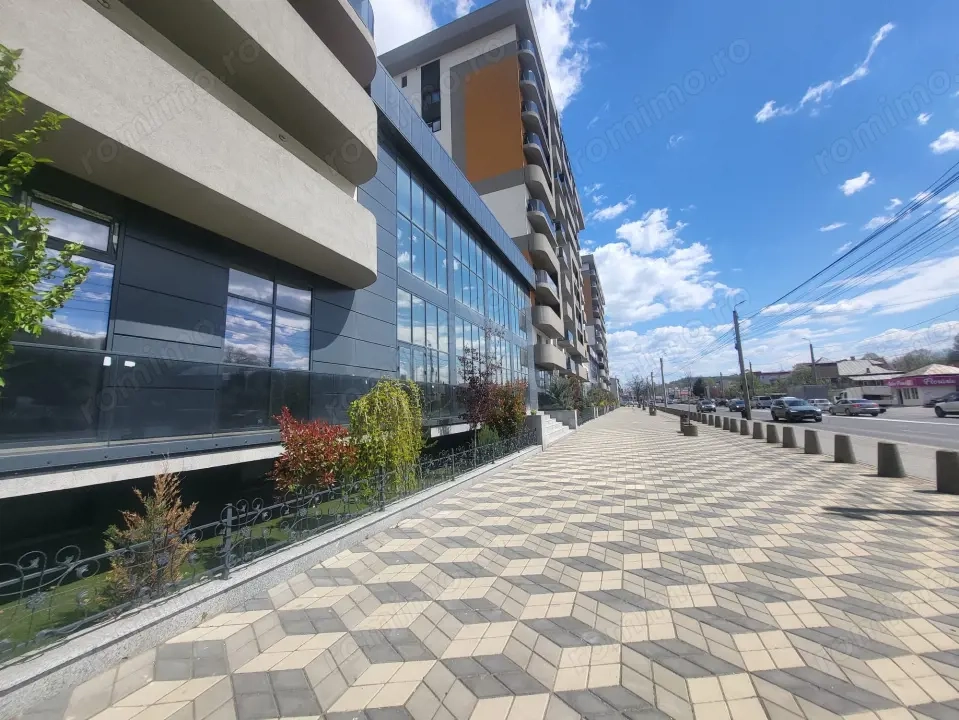 Spatiu Comercial de vanzare Situat pe 2 Nivele Depozitare si Vanzare Intabulat 