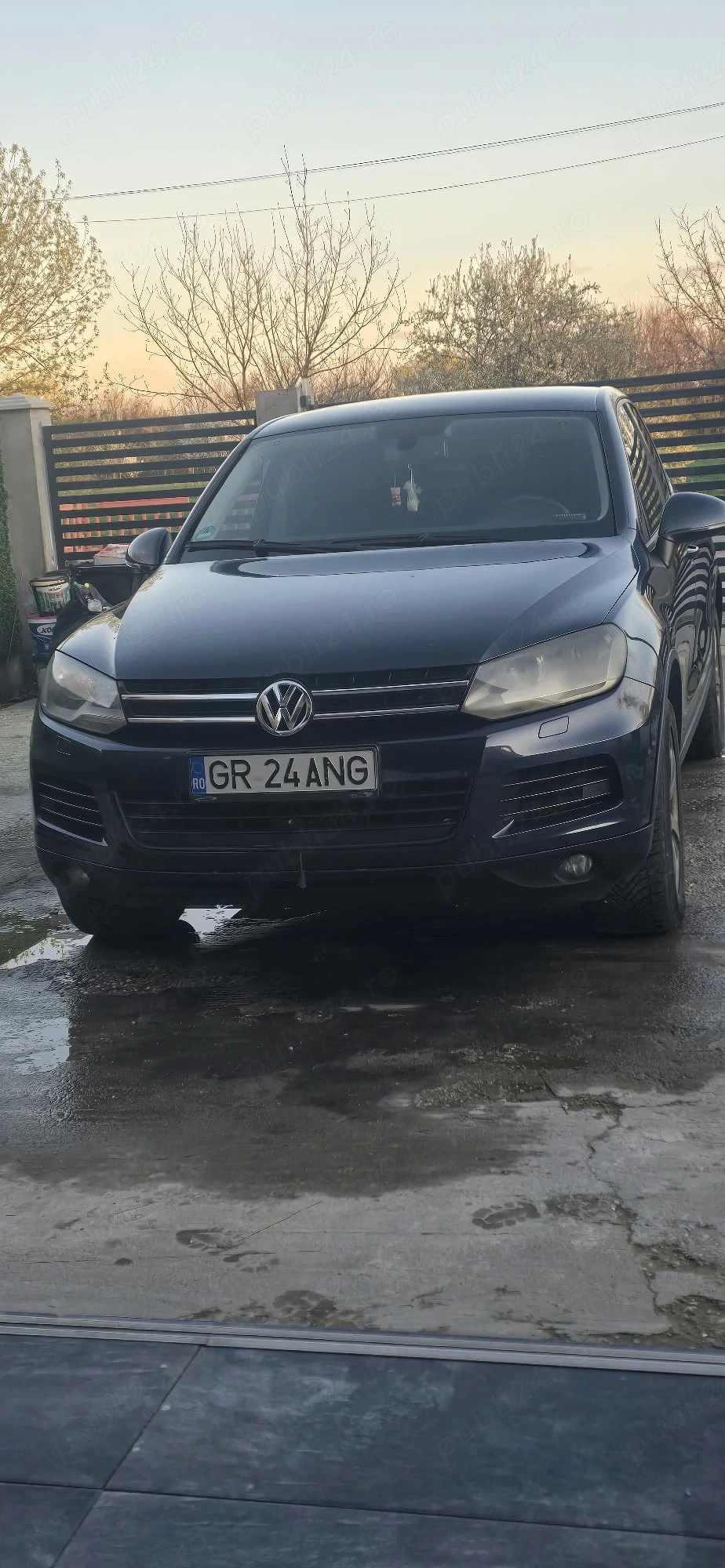 Volkswagen Touareg 2012 3.0 TDI este un SUV mare si puternic, cu motor diesel V6 de 3.0 litri.  Moto