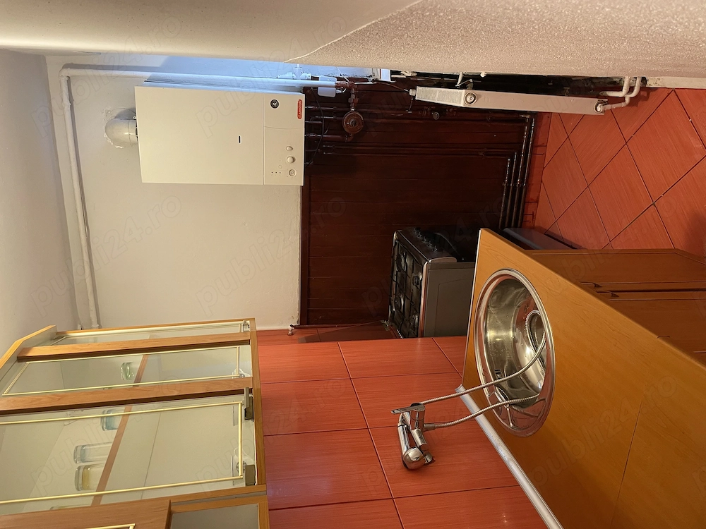 Închiriez Apartament 3 camere Semidecomandat , zona Rovinari vizavi de Supermarket Darina .