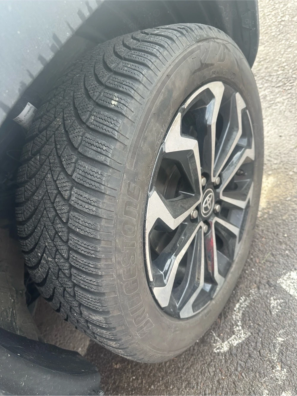 Set de 4 anvelope de iarna Bridgestone Bizzak LM005  215/55/17  DOT 24/2022