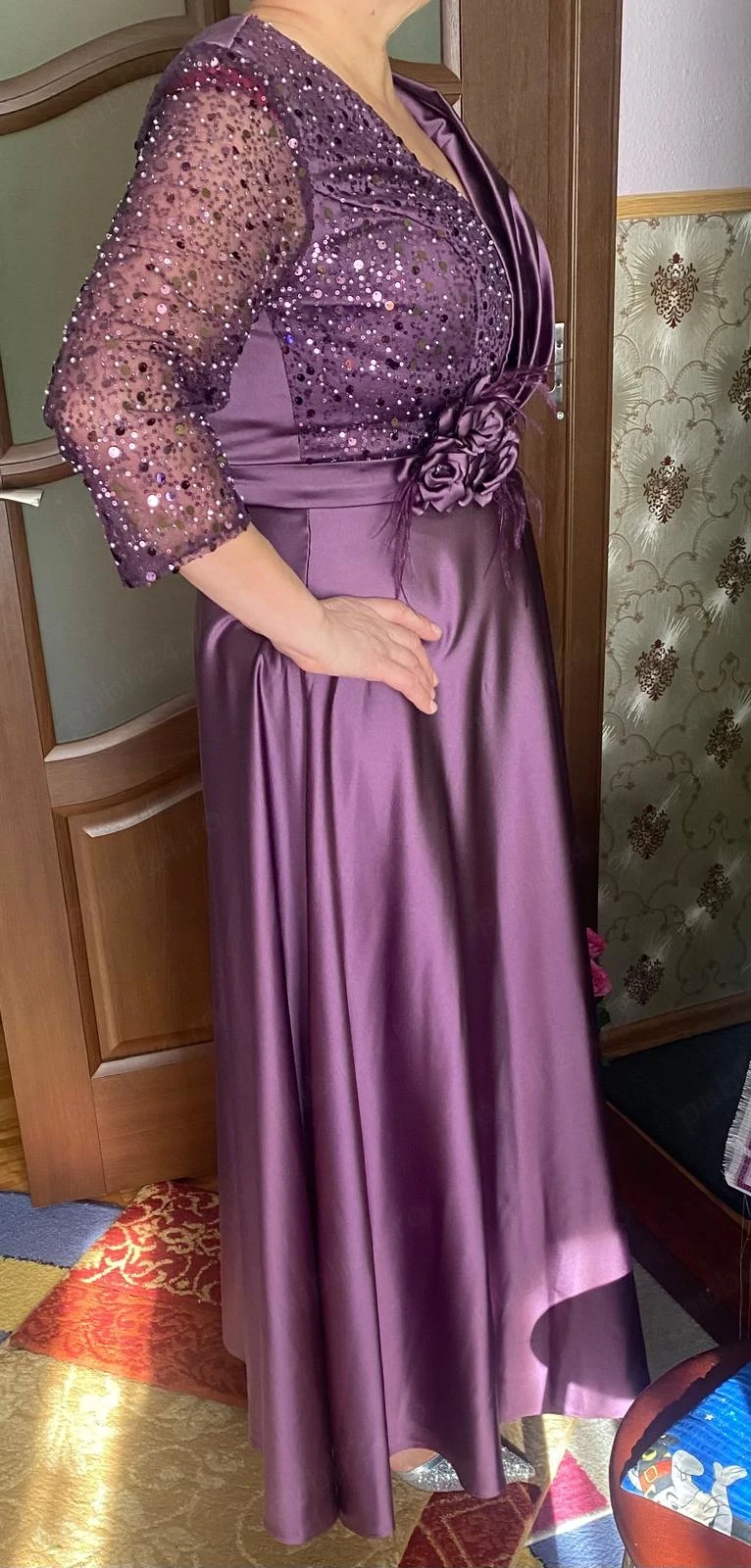 Ofer spre vânzare rochie elegantă,costum din două piese.