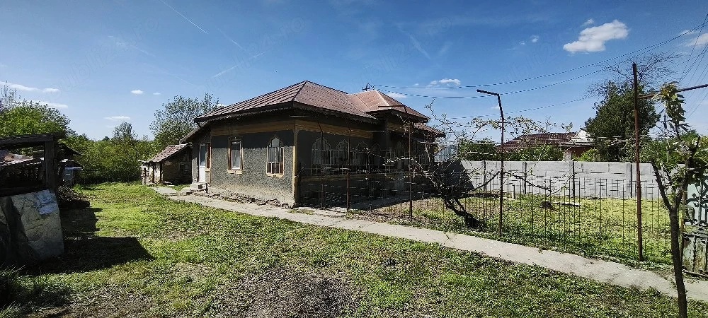 Casă din cărămidă, 4 camere, teren 1.634 mp   Teslui, Dolj - Ideală pentru locuit - casă de vacanță