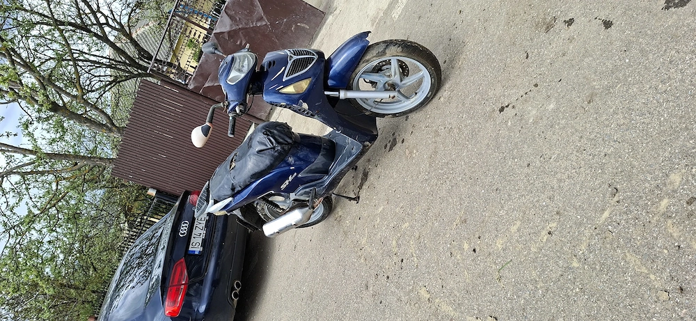 Honda sh 150  pentru pese sau de facut motoru e bun