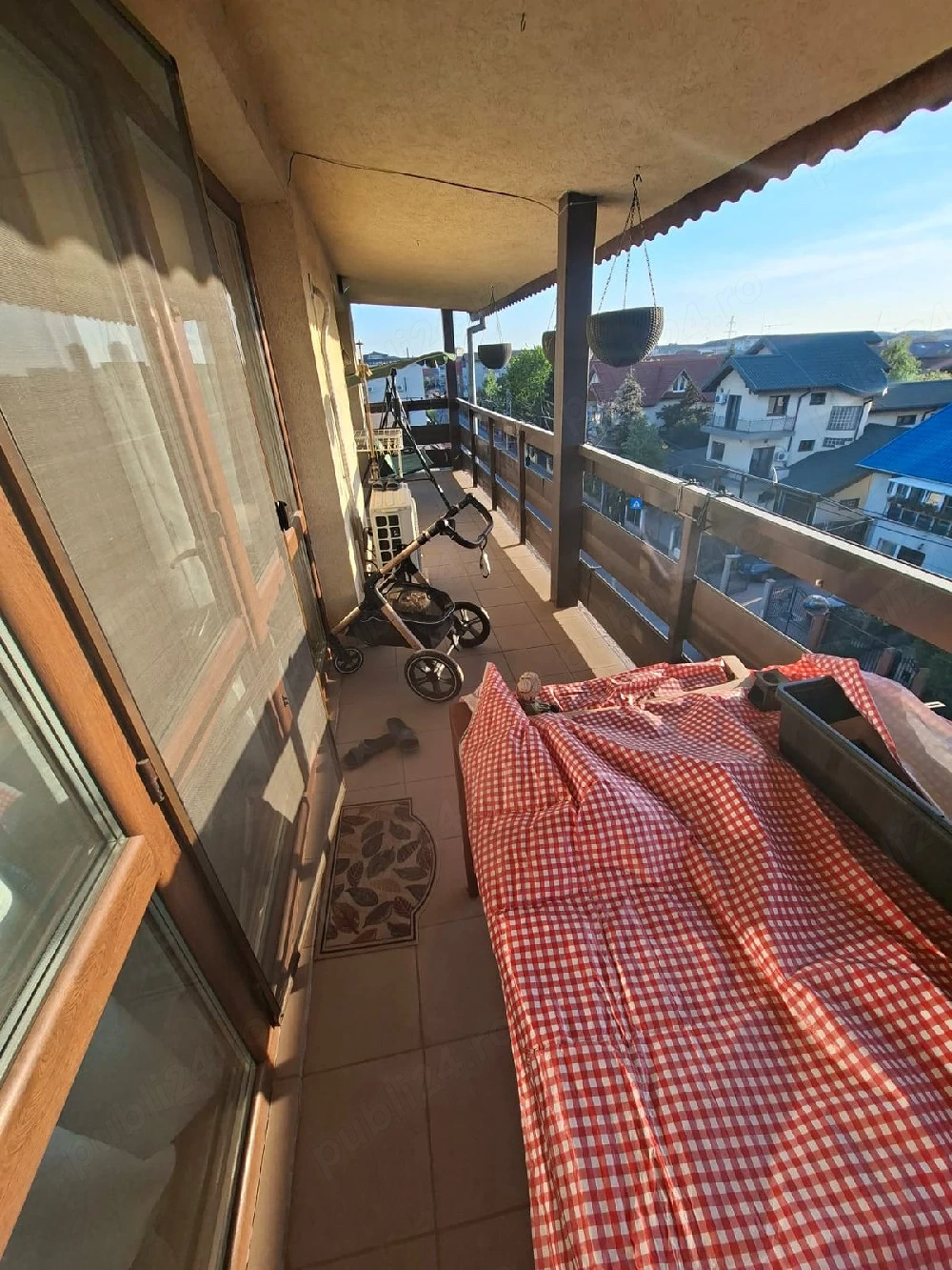 Vand apartament 3 camere, 107mp  si 113 mp curte