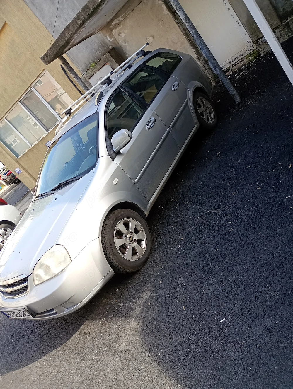 Vând Chevrolet Lacetti