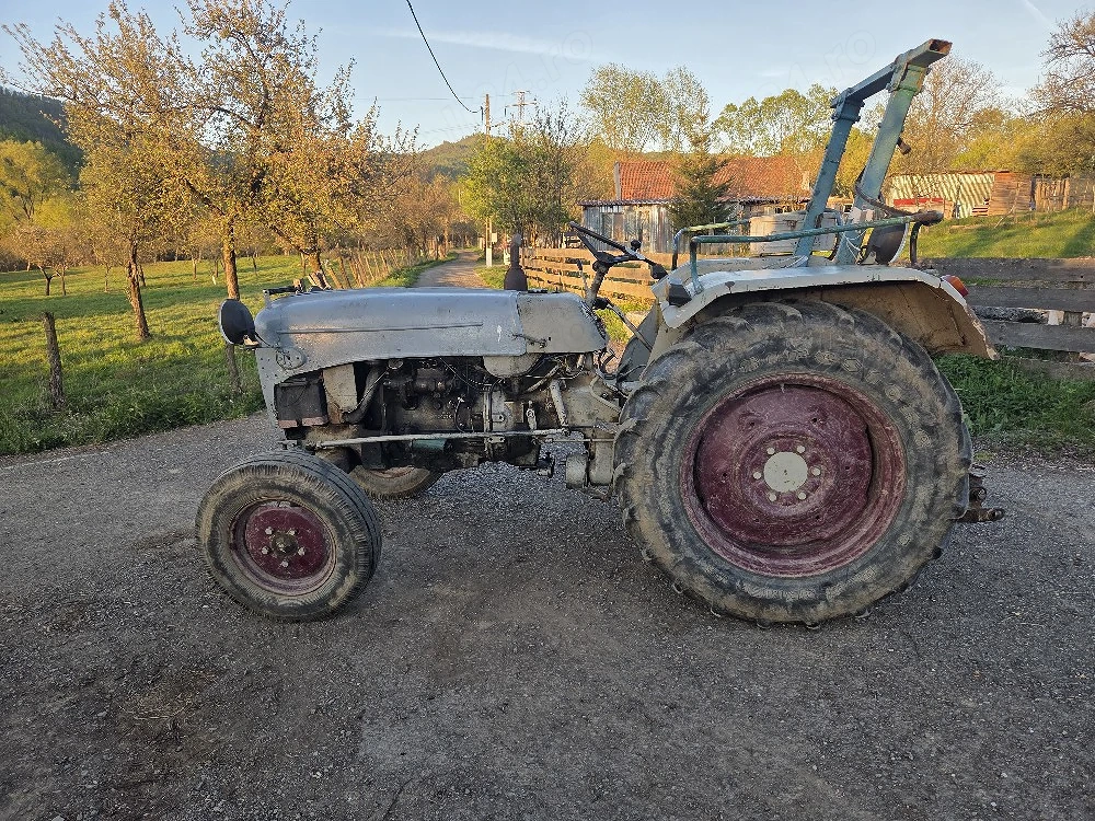 Vând tractor Kramer 350s