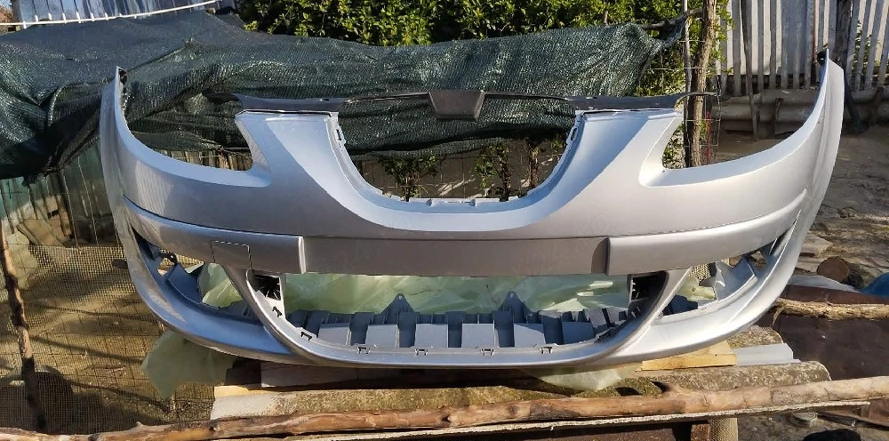 Acesta este un bara față pentru vehicule marca SEAT, compatibil cu modelele Altea, Altea XL și Toled