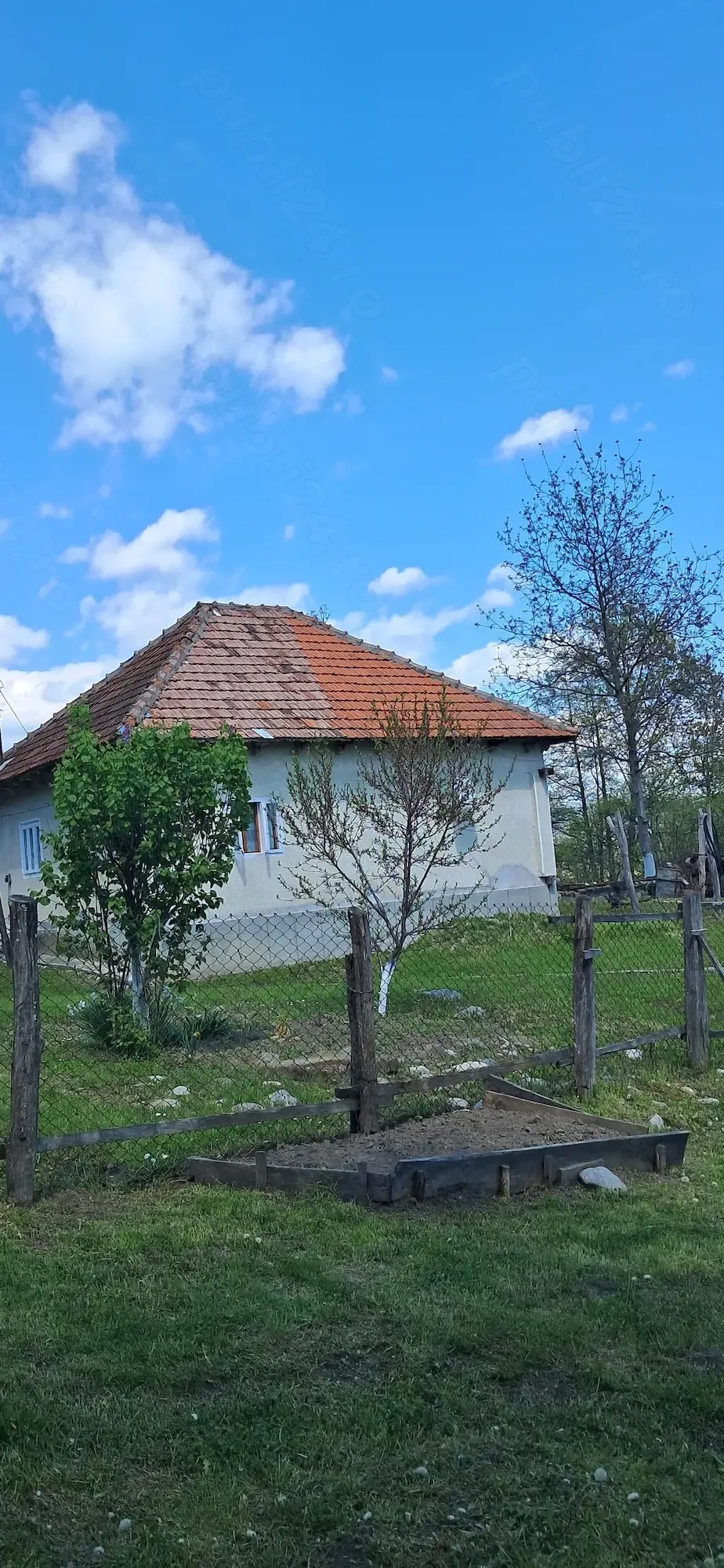 Vanzare teren si casa