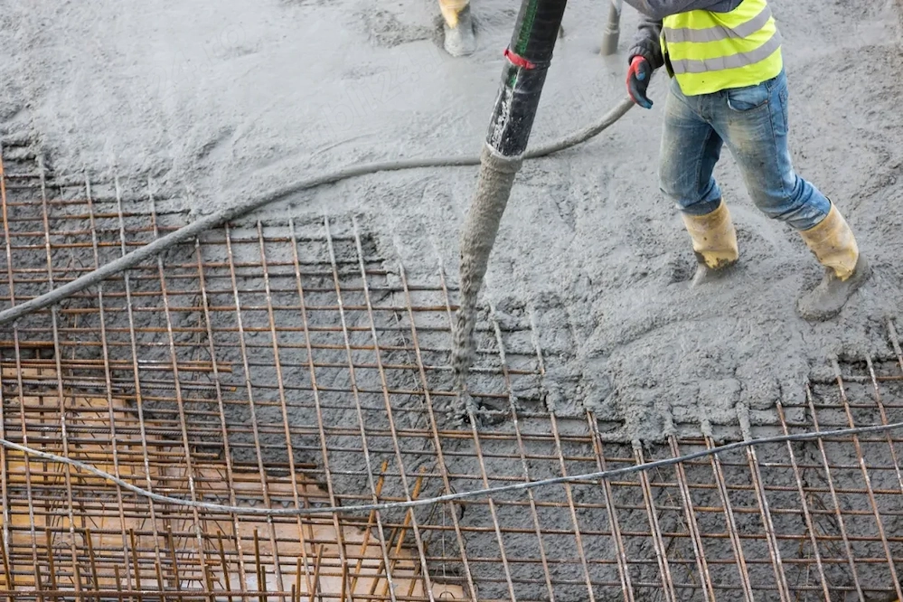 Angajam muncitori in constructii