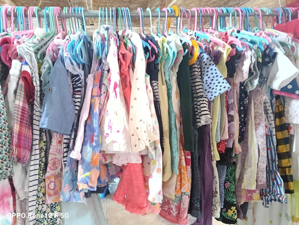 De vanzare un magazin de haine de copii second hend 