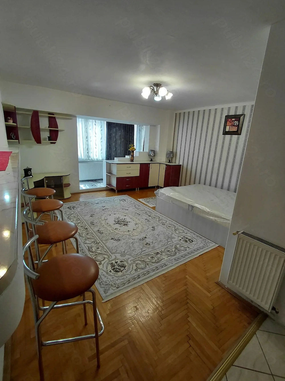 Inchiriez garsoniera spatioasa strada De Mijloc