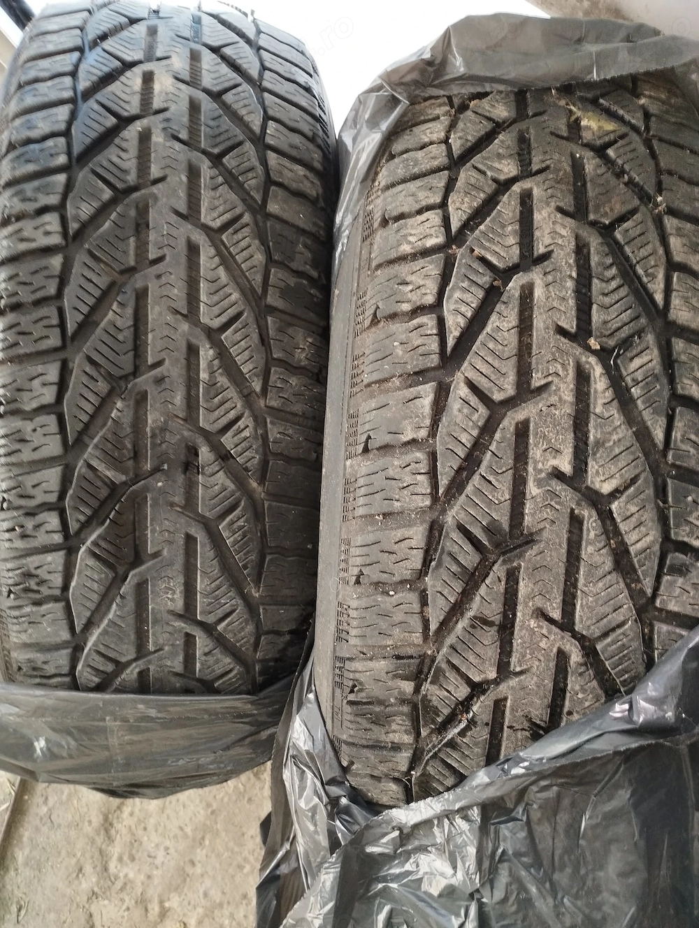 vand doua anvelope 215 65 R16 profil de iarna