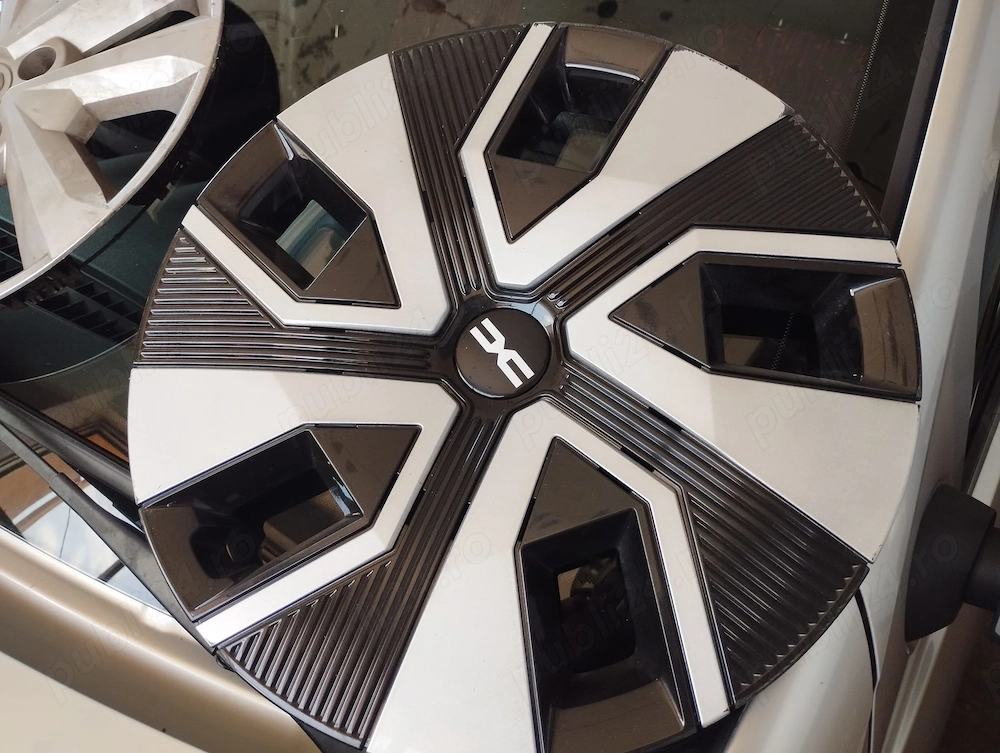 vand capac original dacia pret 75 lei fix   tel. O728. 7O7. 444