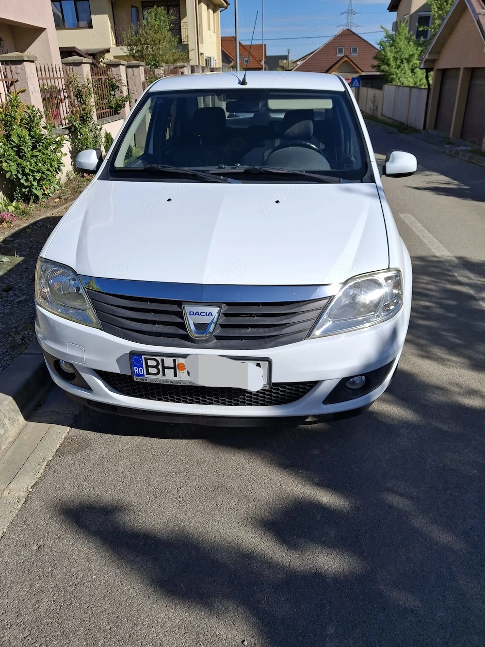 Vand Dacia Logan Laureate 1,6 benzina 2011