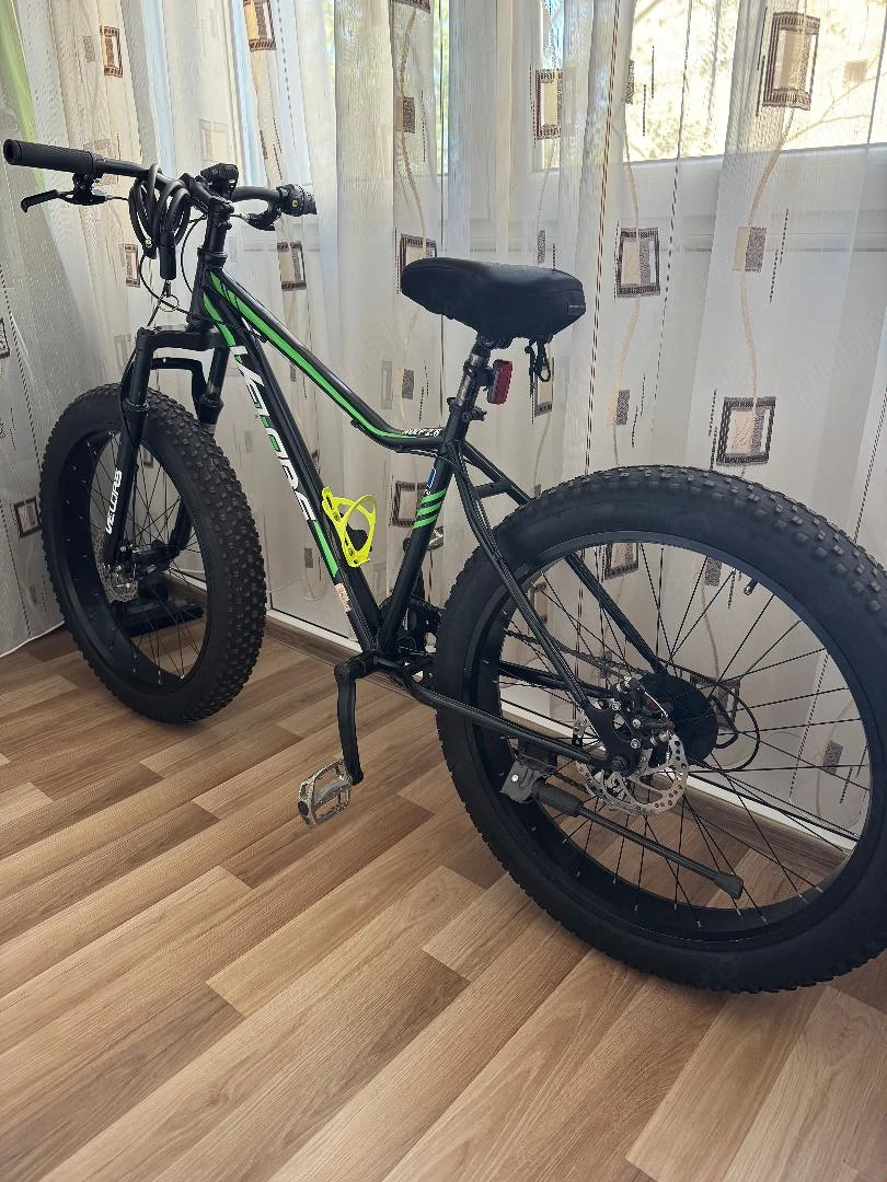 Vand Bicicleta Velors fat bike sta degeaba in balcon