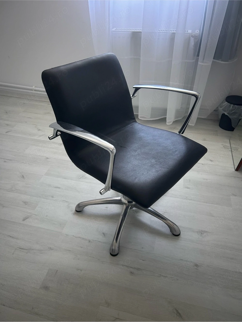 Scaun Frizer cu reglaj înălțime