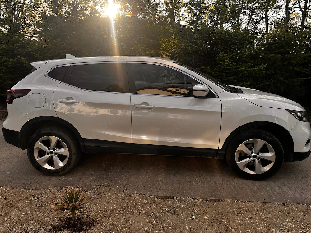 Vand Nissan Qashqai alb perlat 2020