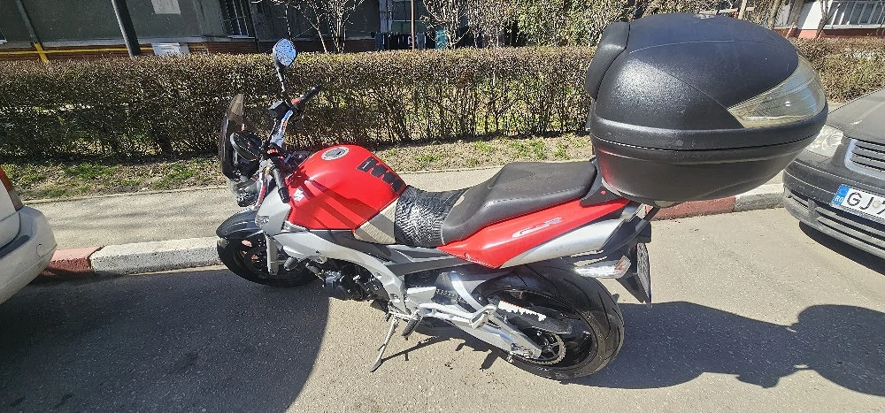 suzuki gsr 600