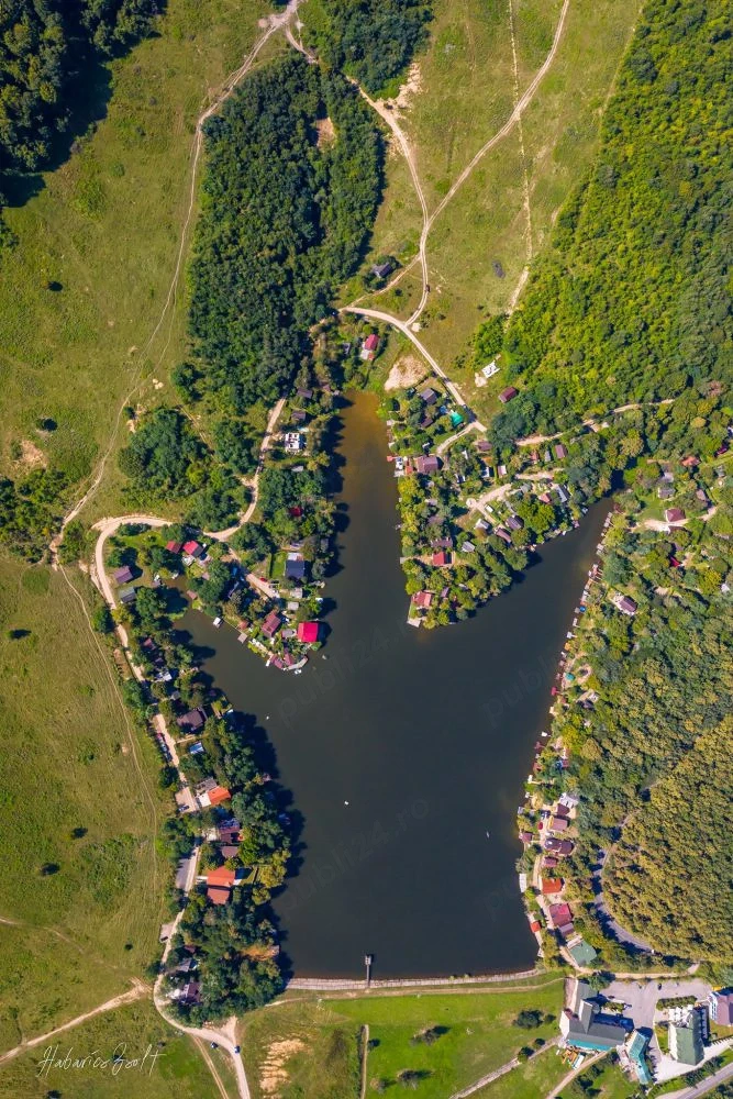 Teren in apropierea lacului Mujdeni
