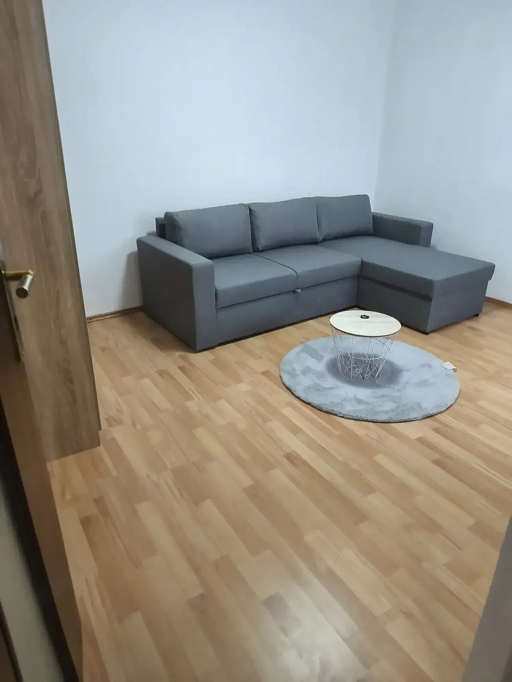 Vand doua case curte Bragadiru parter si etaj