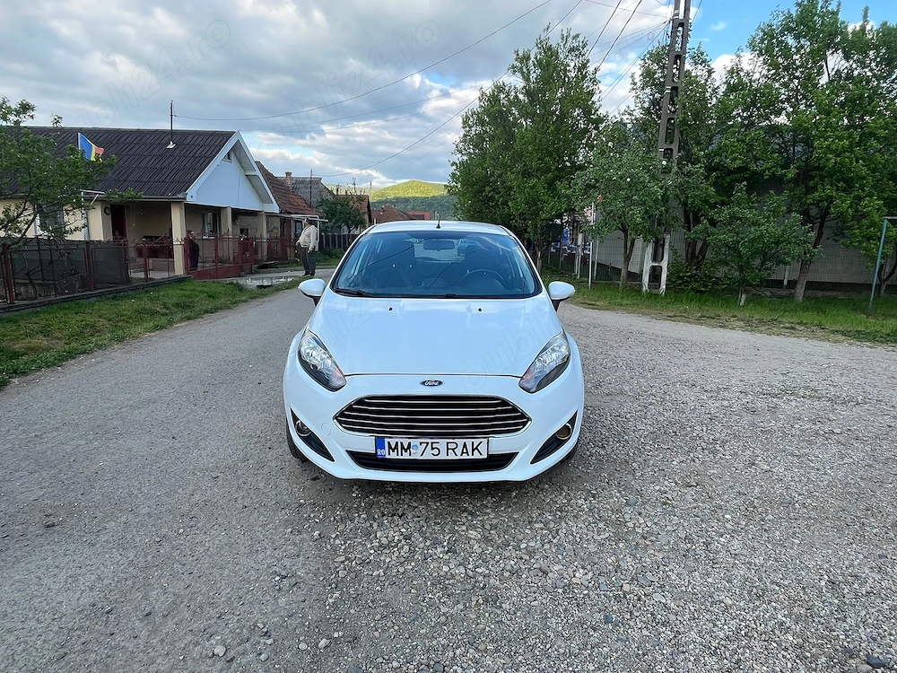 Vând Ford Fiesta 2015