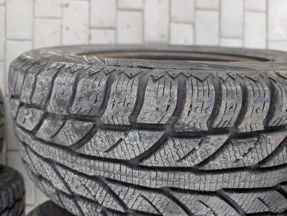 Vând roți cu cauciucuri all season!