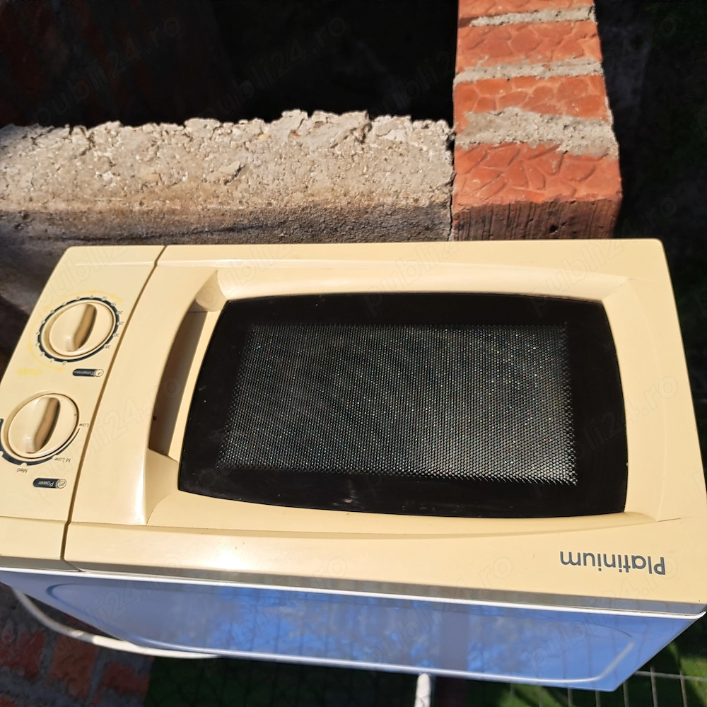 Cuptor microunde 
