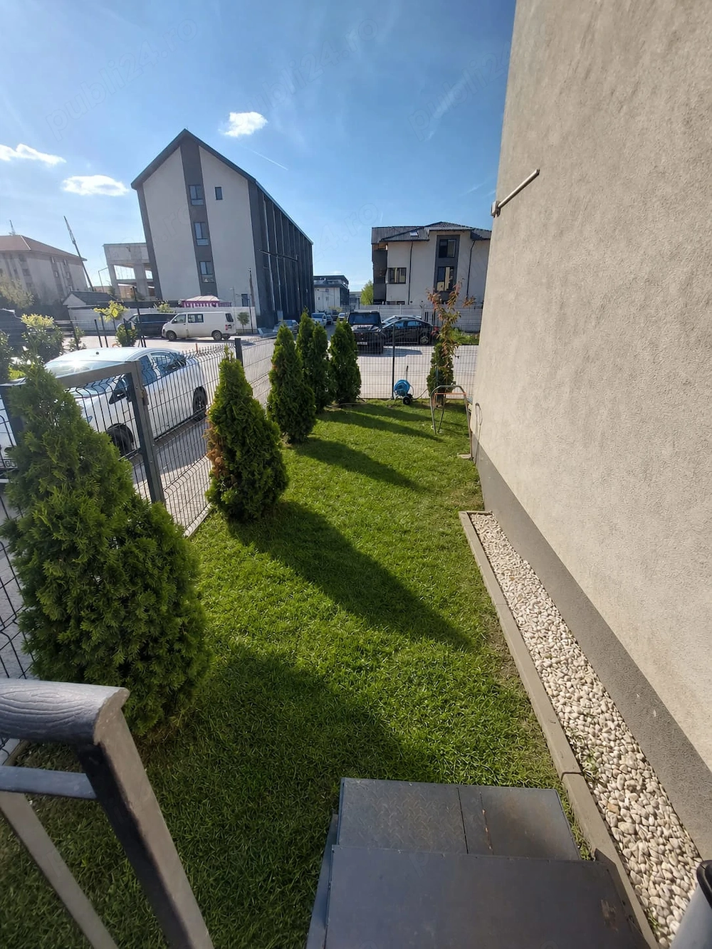 Vand ap 2 camere 60 mp,cu curte 63 mp și parcare