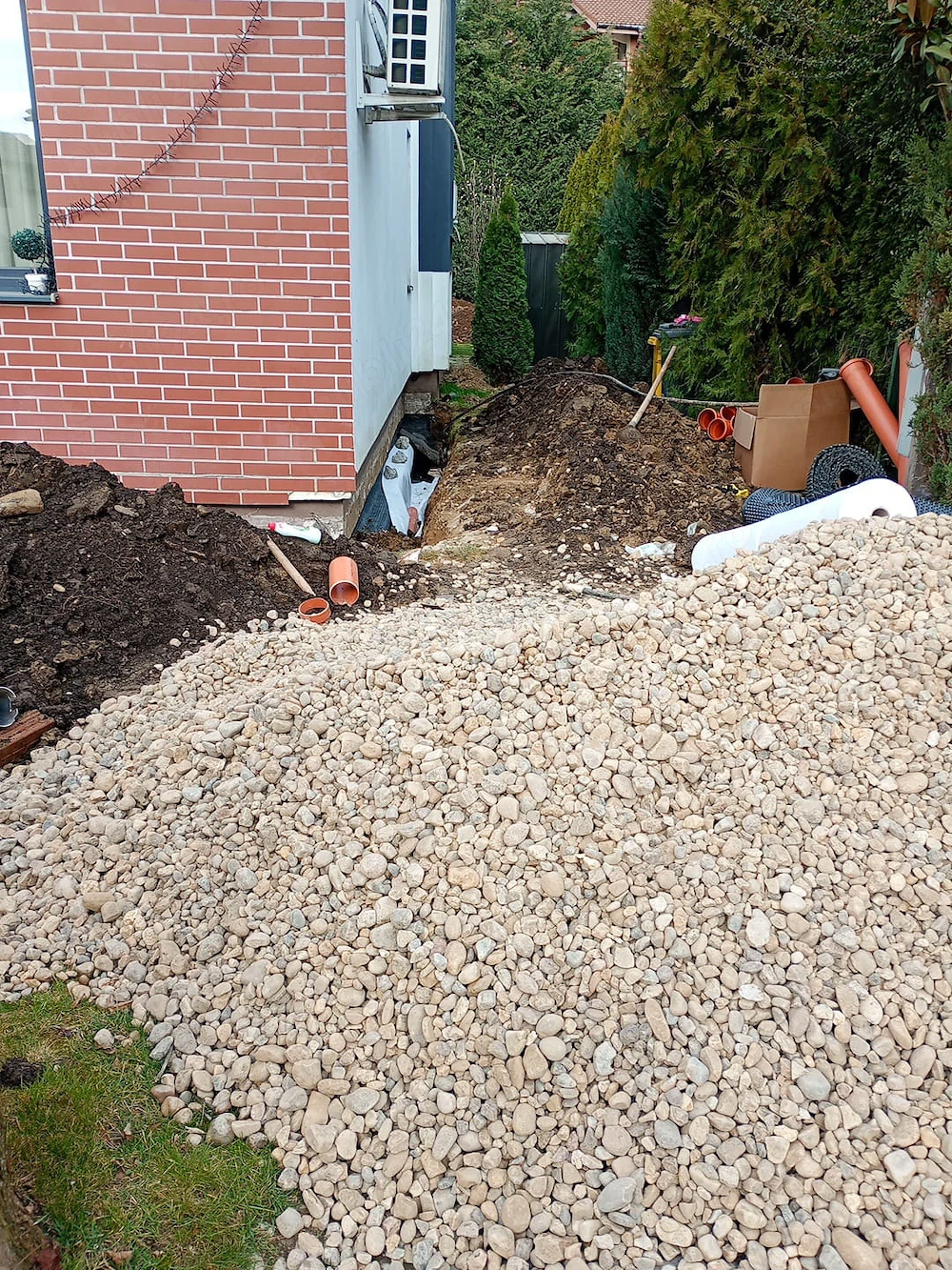 Eceucu lucrări de săpături manuale și debarasari